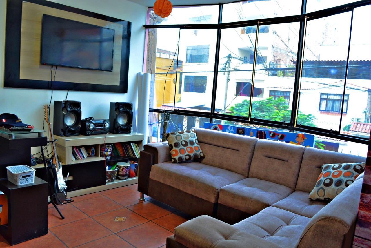 Hospedagem domiciliar Blondys House Lima